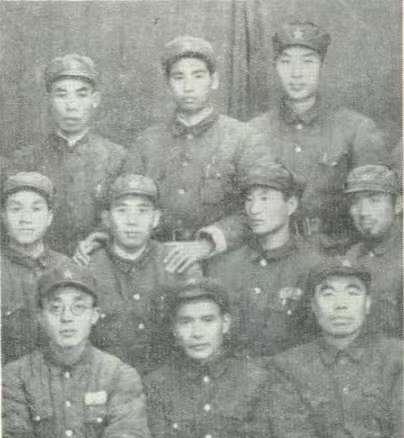 国民党代理排长带22人投奔红军，征战16年升半级，授衔愁坏罗荣桓。国民党代理排长