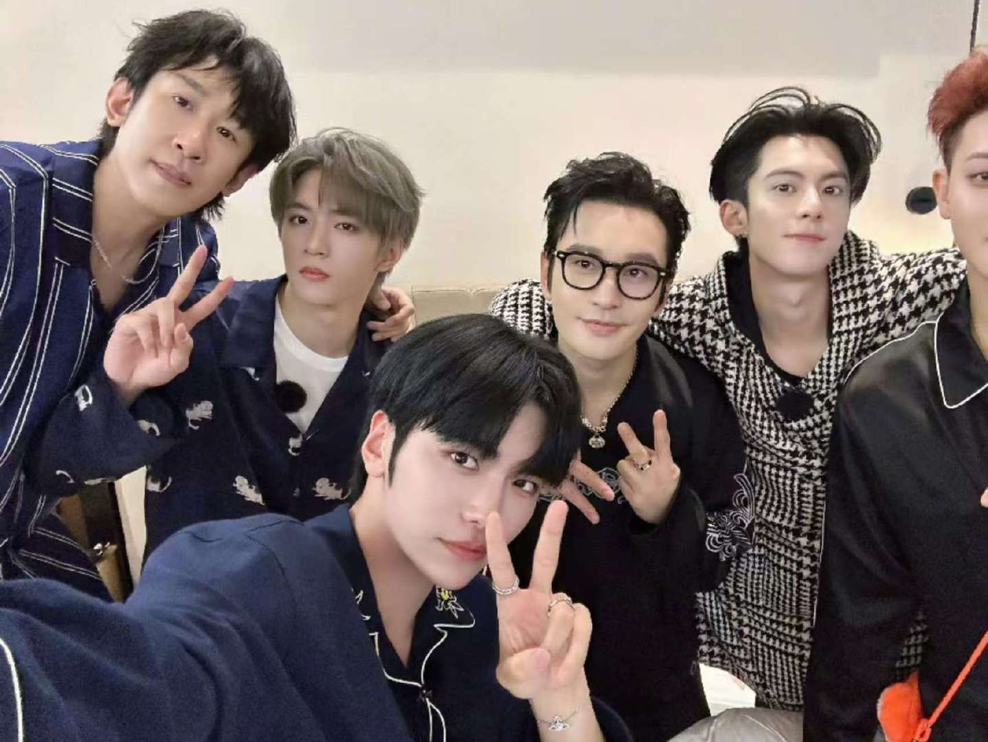 哈哈哈哈哈，晓明哥也是成团了！