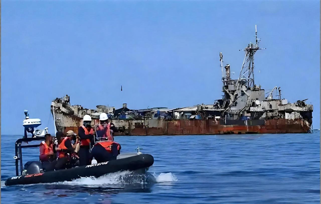 南海海警硬核演训，释放强烈信号南海海警在黄岩岛海域开展强制夺船、强制拖离实