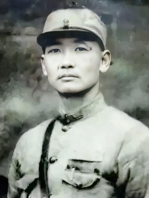 🌞他是陕军98军著名长胜团第247团团长冯汉英，他竟然1941年被俘后，还