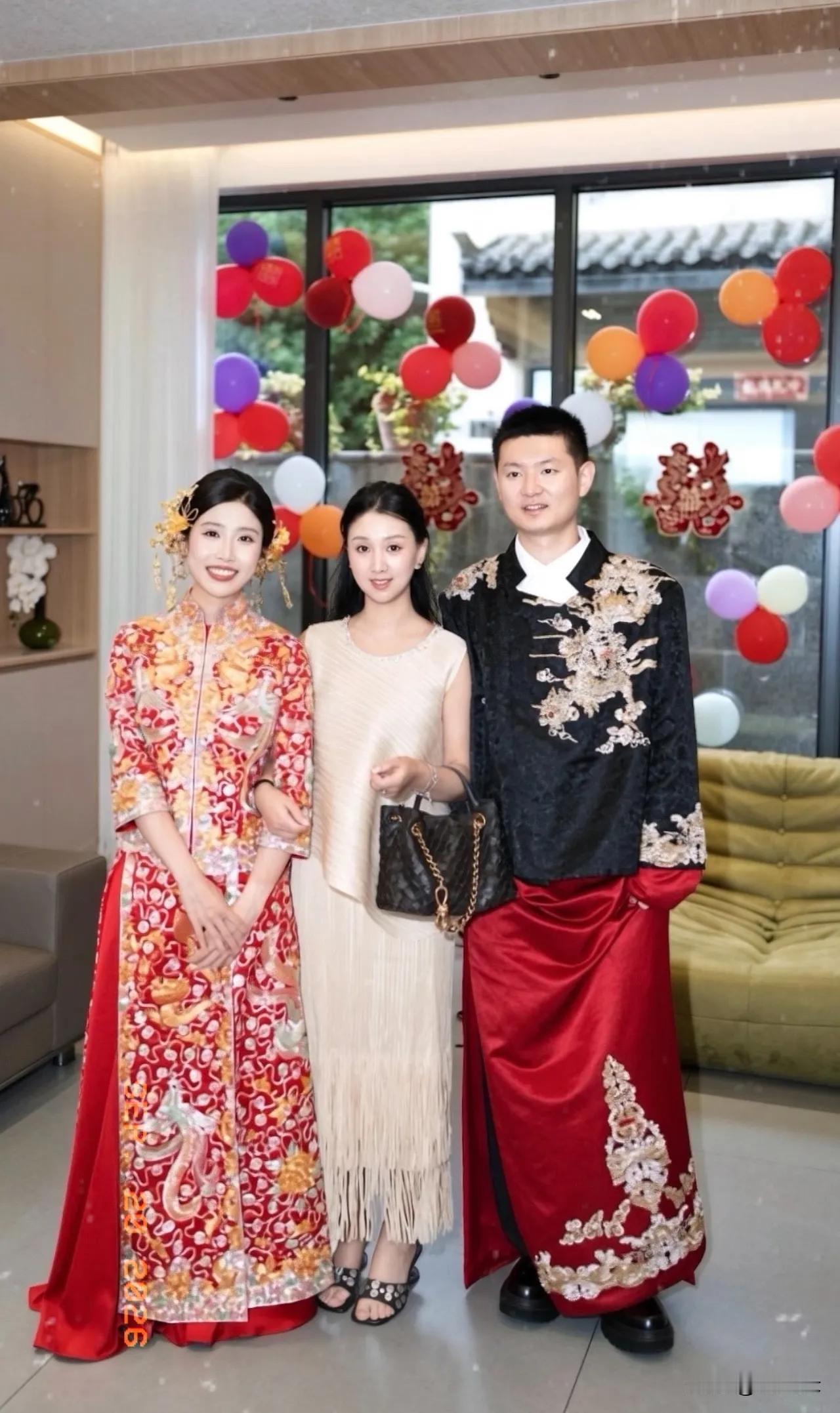 弟弟明天结婚，我转去8万8红包，满心祝福。没想到钱被原路退回弟弟发来一句