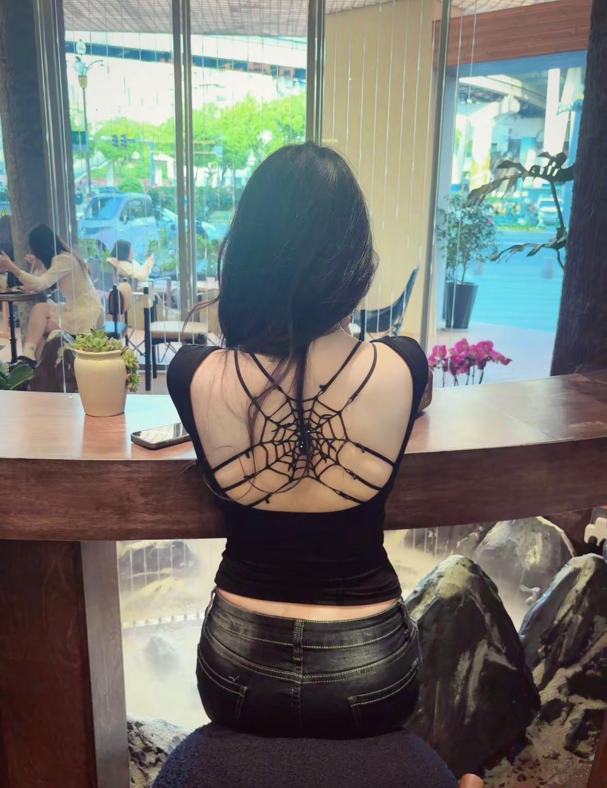 如果世界都指责你那姐姐蹲下来抱抱你