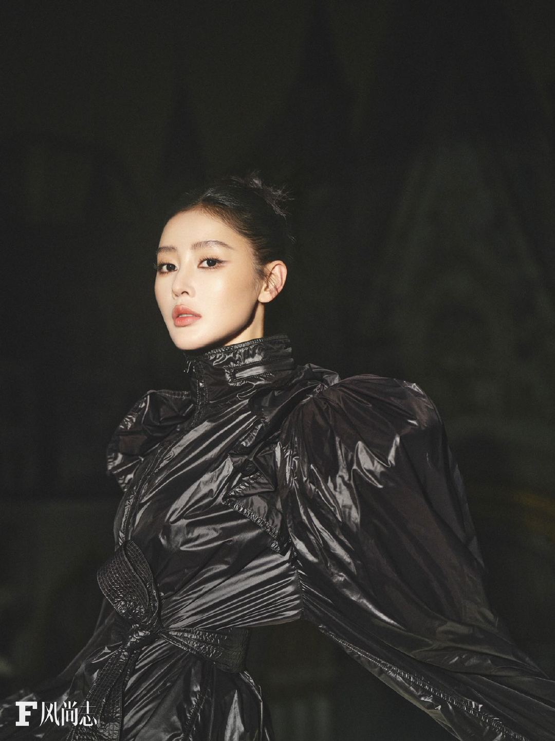 张天爱风尚志五月刊封面张天爱胶片感大片张天爱胶片感大片太惊艳！登风尚志五月刊封面