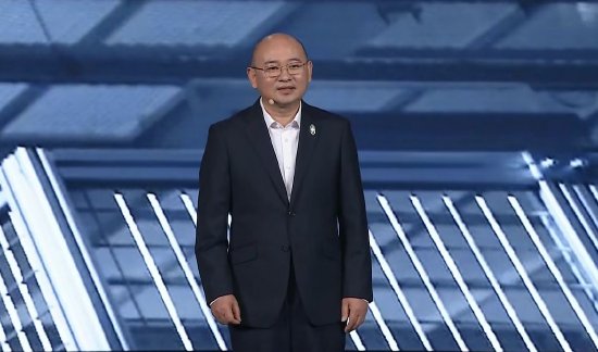 江淮汽车董事长项兴初: 组建了超5000人尊界专属团队, 目前投入超百亿元