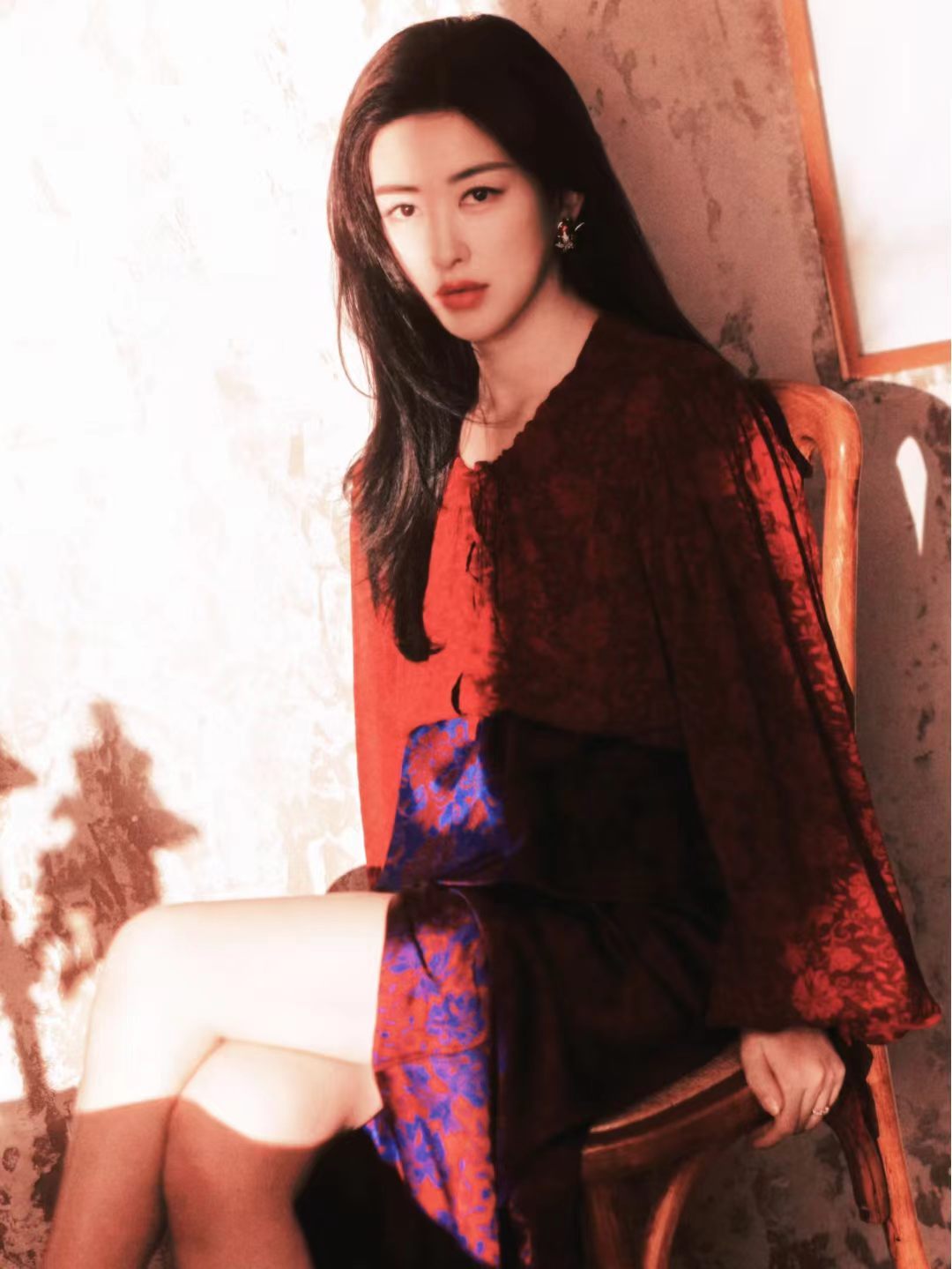 朱珠好绝的妈咪气质绝了！这是什么内娱独一份的妈咪气质啊~面对采访突发状况温和从容