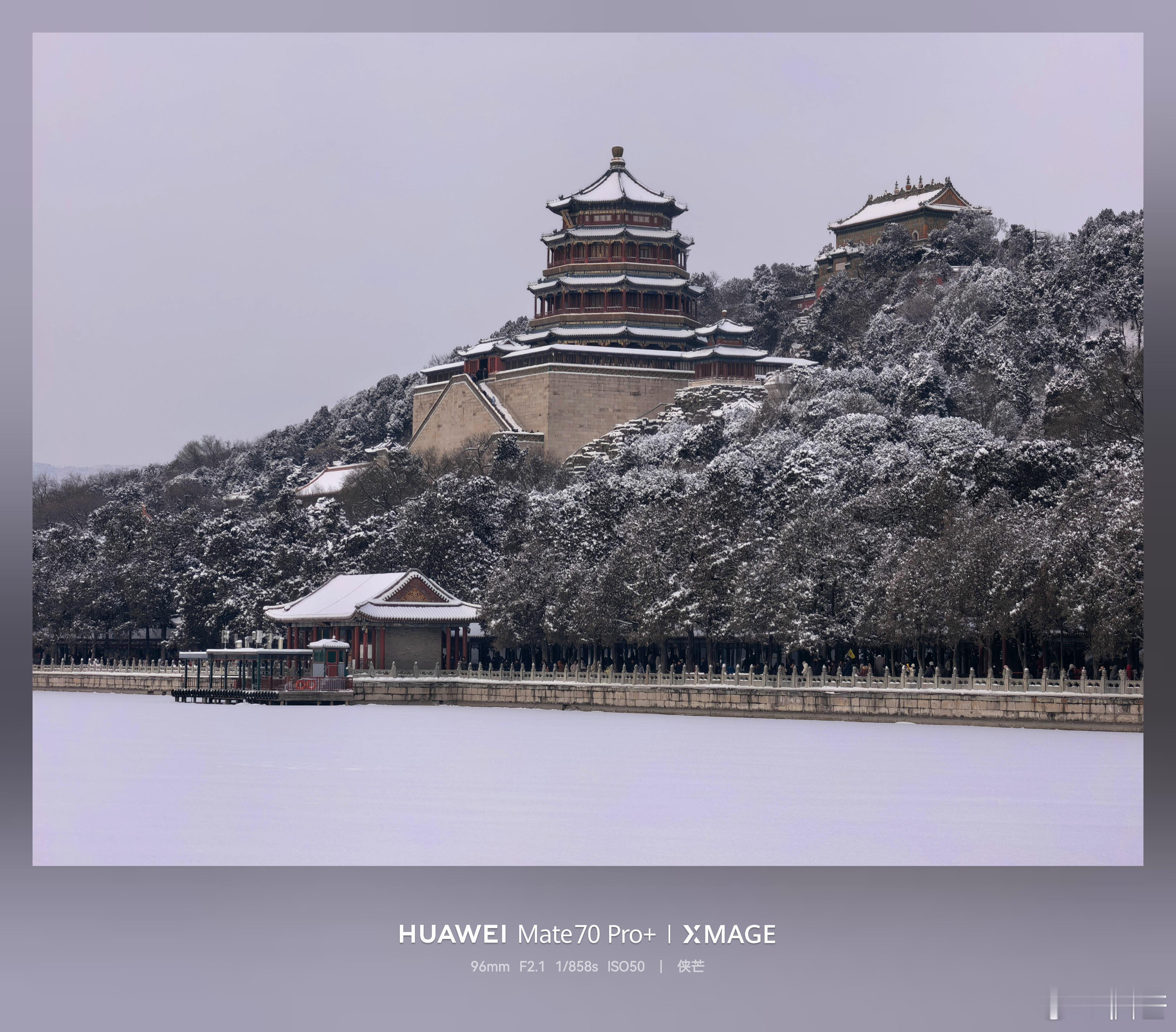 红妆映白雪，笑语落琼枝，一步一帧皆是画。把京城的冬日浪漫，悉数藏进颐和园的雪景里