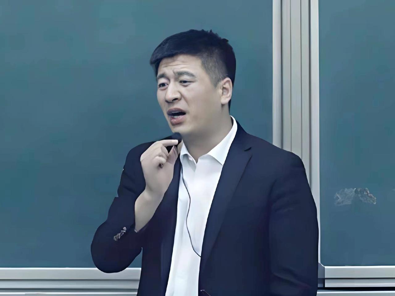 张雪峰去世后，过度依赖他的公司该何去何从？在张雪峰去世后，他的公司目前由管理