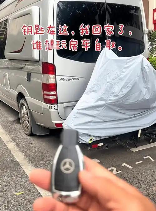 上海男子百万房车街头“自取”，网友开走3天洗干净归还：这场信任实验，暖哭全网