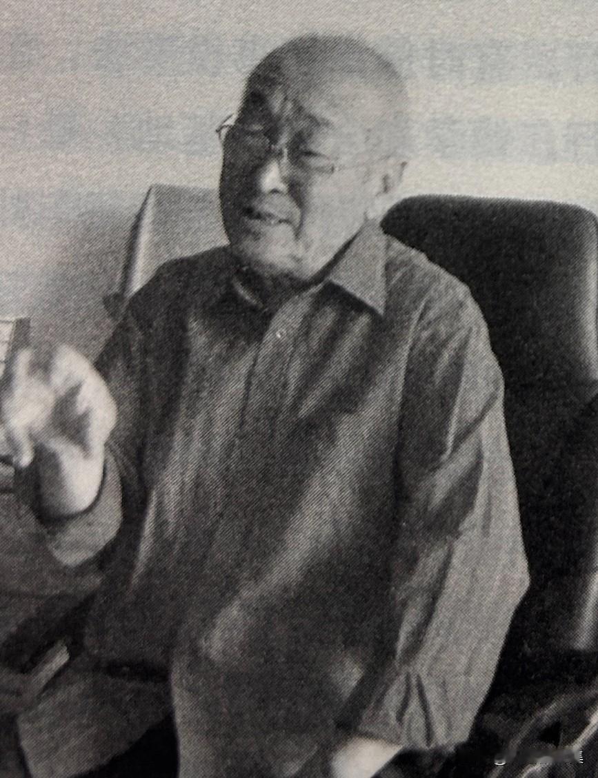 钱学森院士的秘书刘兆世同志。学术秘书主要是作为钱学森的学术助手，并不天天在钱学森