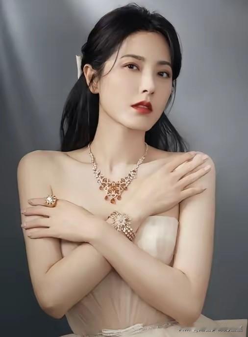 中年女演员里，曾黎的颜值算不算“天花板”？看她这状态真的绝！五官精致大气，气