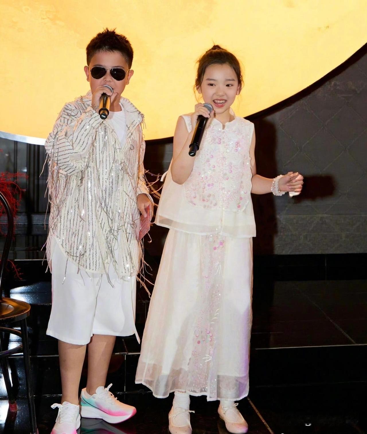 9月28日，董璇女儿今晚大出圈！张维伊段位还是太低，原以为能靠董璇火一把，结果
