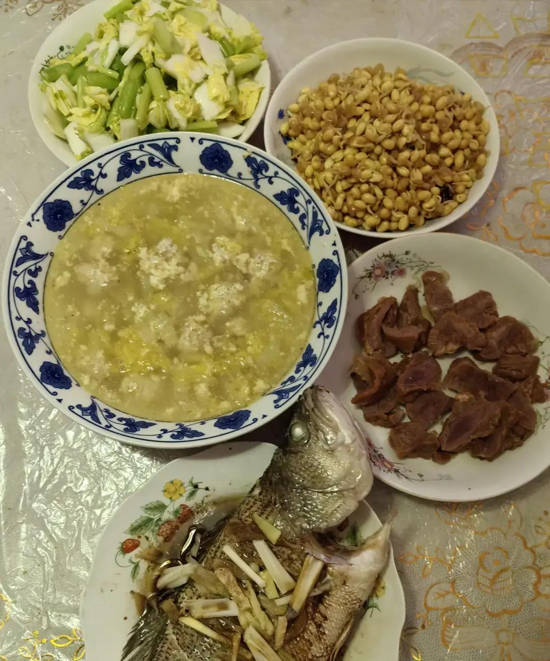 老妈昨晚头晕一测血压飙高，儿子今早拎来一瓶德国降压药，十几分钟人就缓过来。她