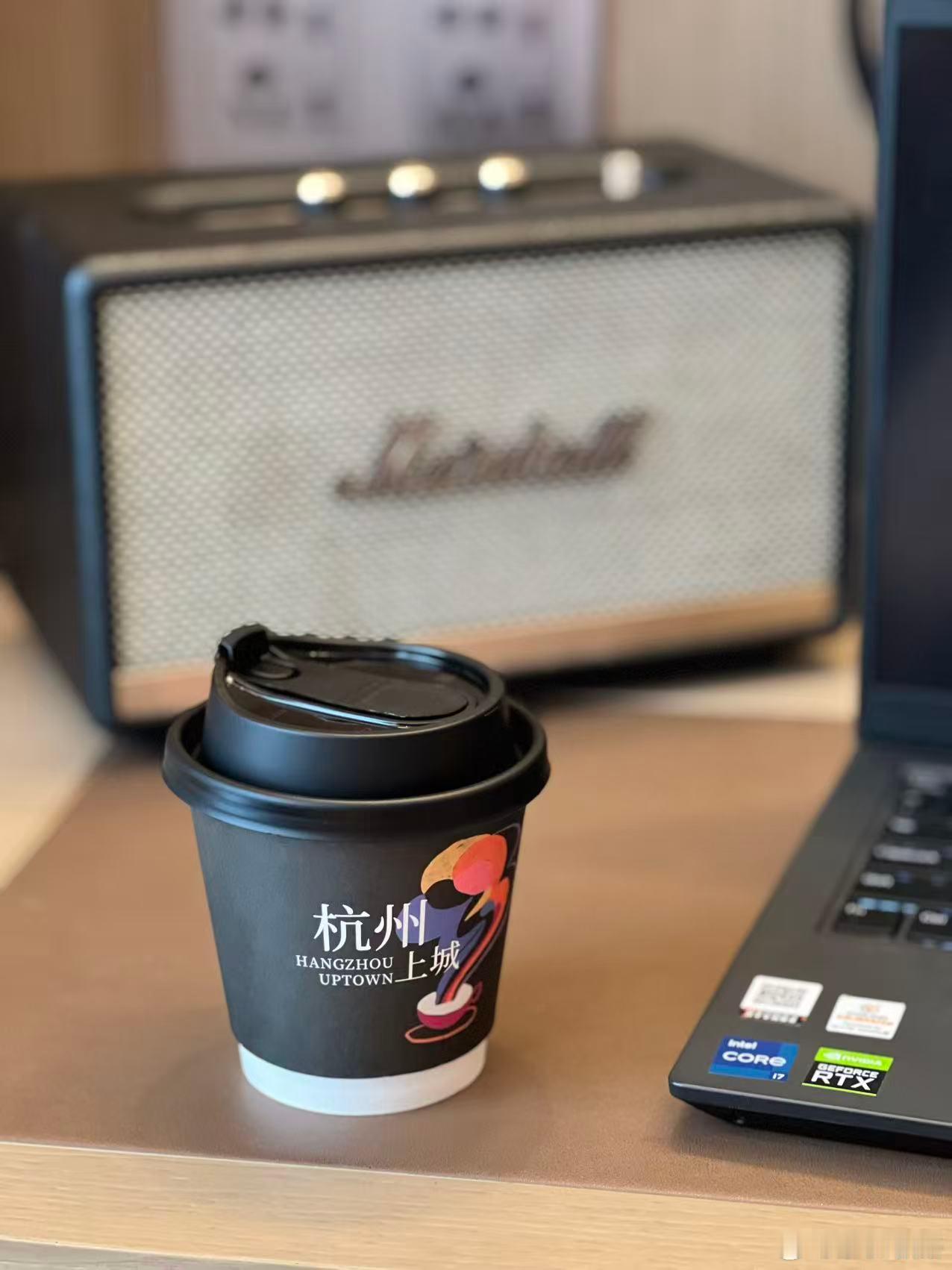 有点意外，酒店送的咖啡喝着挺舒服的。额外加分了。明天，争取机会去找喝咖啡，我说