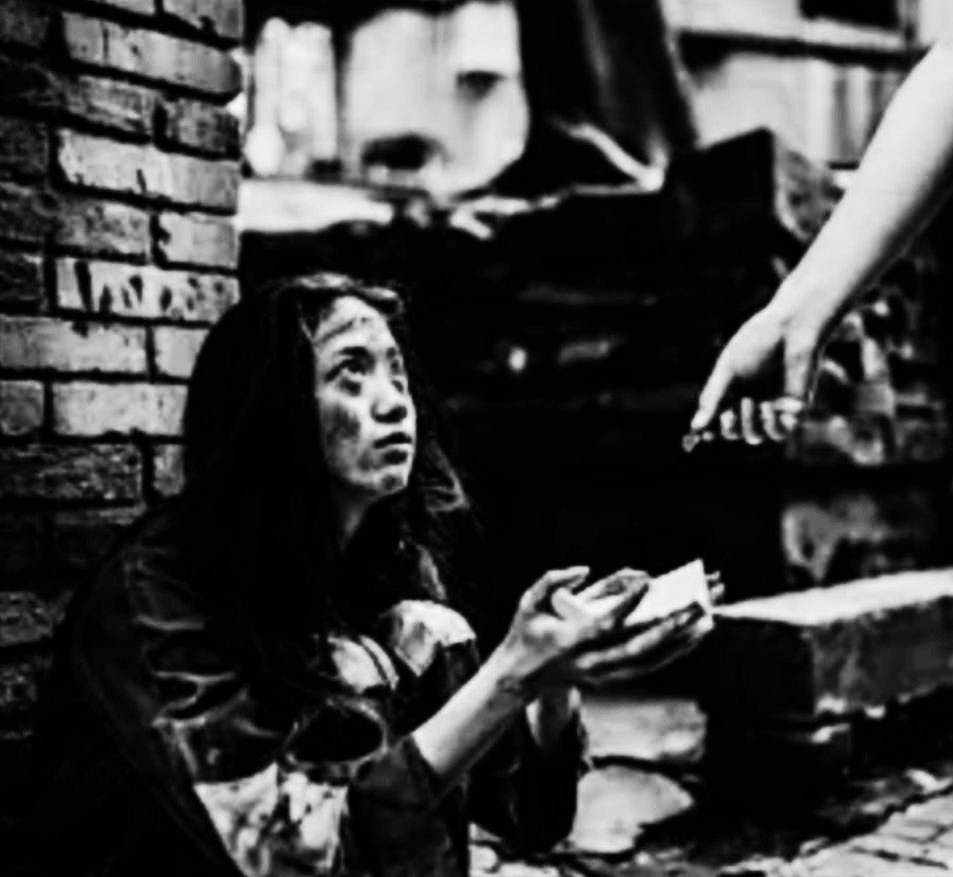 1949年，老红军黄明生返回宁都老家探亲，却四处找不到亲人了，在当地干部的率领下