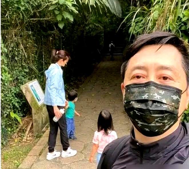 哈林哥这爹当得，是真酷啊！一开始，儿子哈利爱穿女装，家里直接炸锅。奶奶是