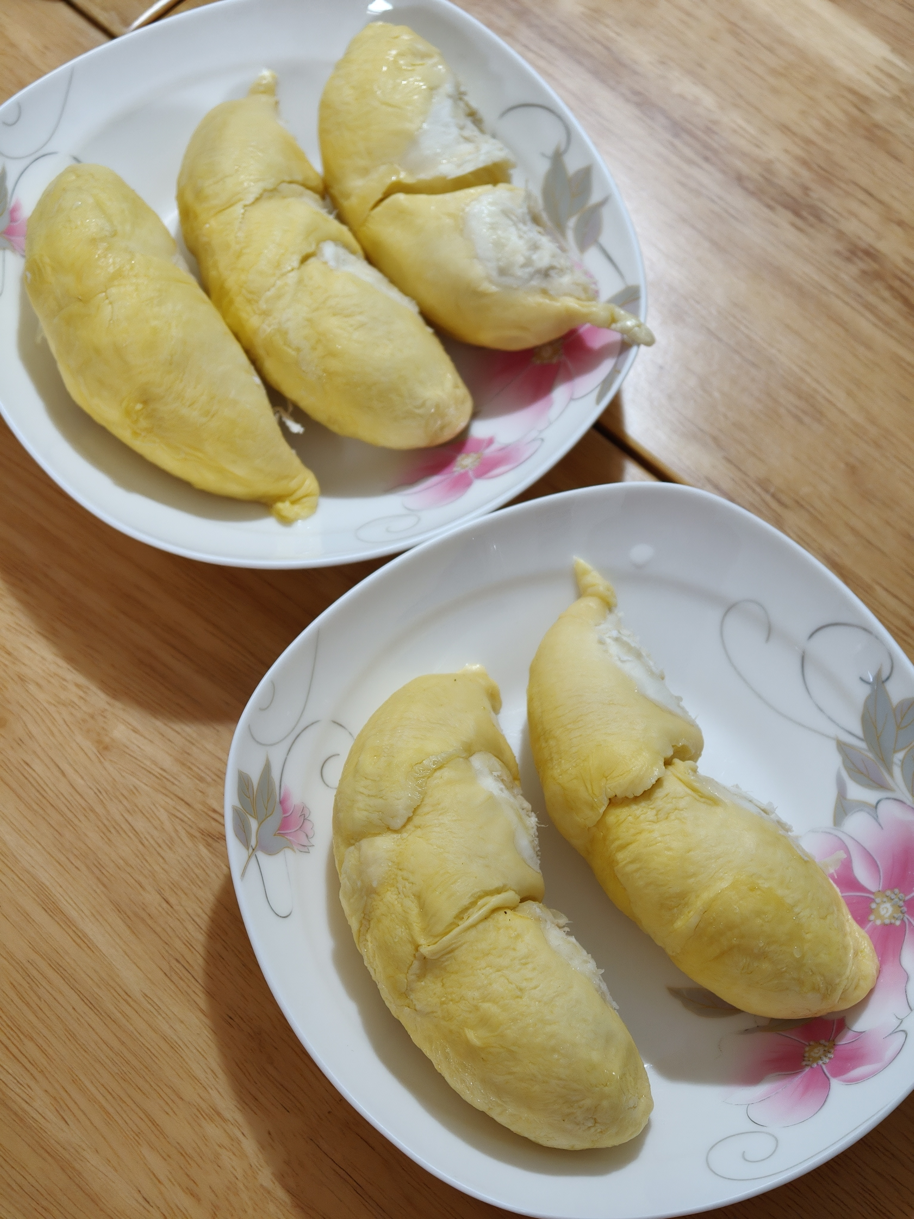 门口小超市买了一个榴莲，剥开以后感觉还行