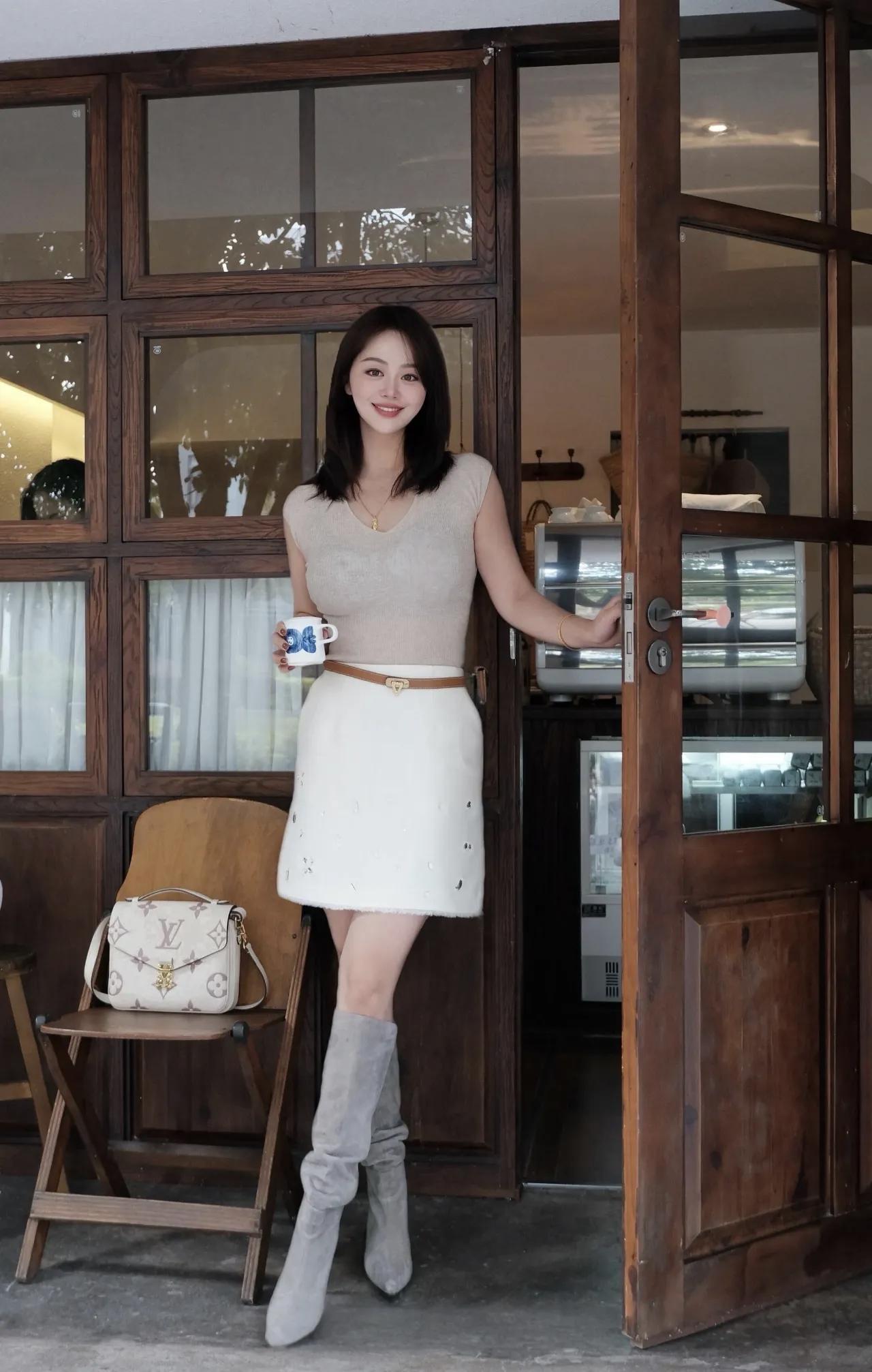 清晨一杯咖啡一天满满的能量美好的生活开始了，奥利给。。。。。一起来秀美照