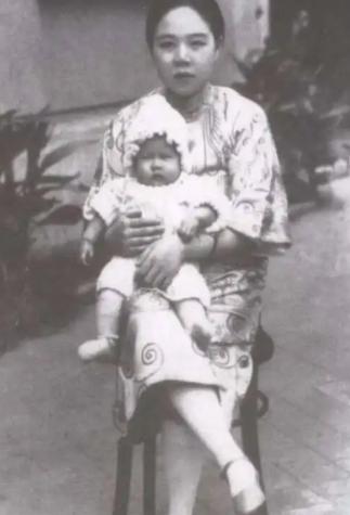 1986年，为完成父亲遗愿，白崇禧的女儿悄悄潜回大陆，原以为无人知晓，可等她结账