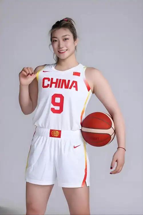 曾经在国际赛场大杀四方的头号得分手李梦，如今没能进入本届国家队名单。表面看是场外