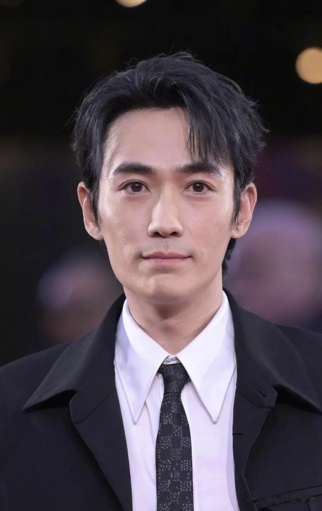 忽然之间喜欢和不喜欢朱一龙的人都沉默了​不是他出了啥问题，而是他代言的品牌居