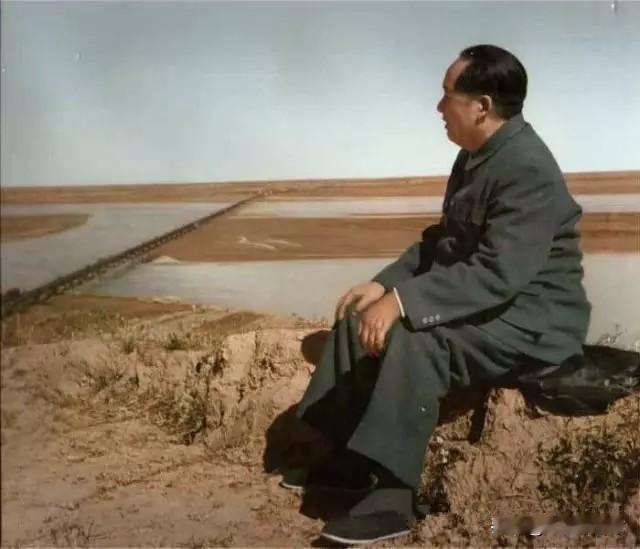 毛主席视察黄河。