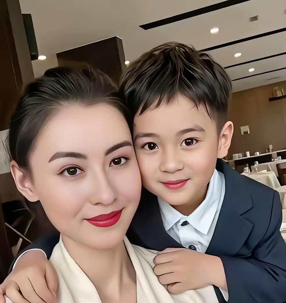 我有一个疑问身边做港媒的朋友聊起这事儿时，都觉得这谜团早成了“娱乐圈罗生门”。