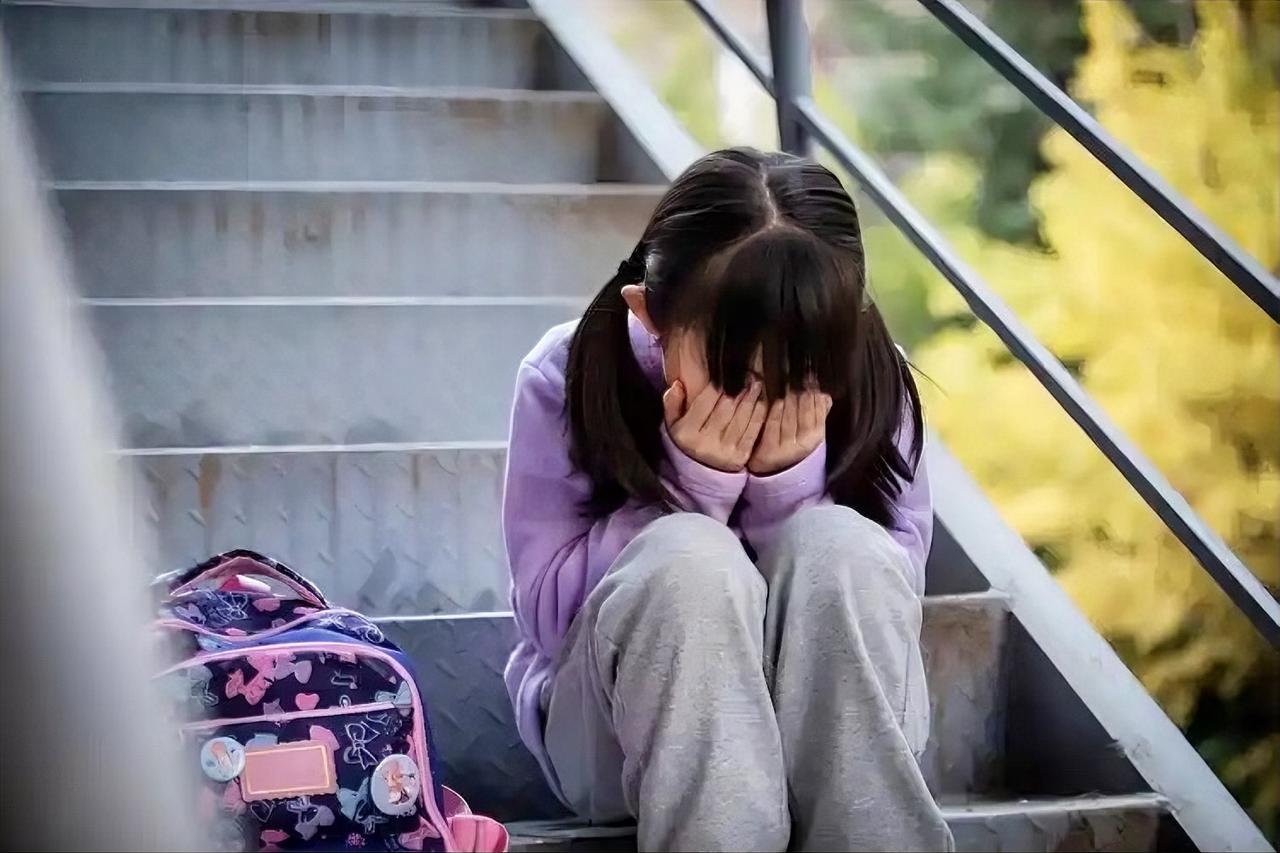 发现爸爸出G，孩子怎么办？我跟你说一个我们来访者的故事。好几年前，这姑娘逛商