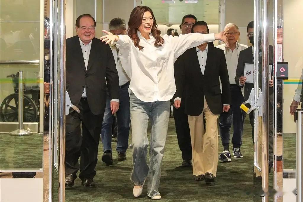 新竹县、彰化县情势引爆蓝营危机，郑丽文承认并非认输。日前郑丽文在受访期间这两个县
