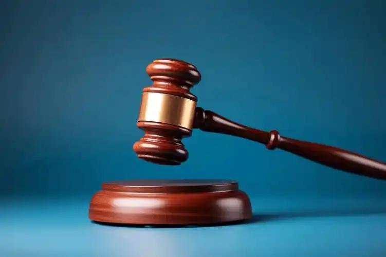 外婆报警揭开黑产链：低俗手办背后的侵权与犯罪