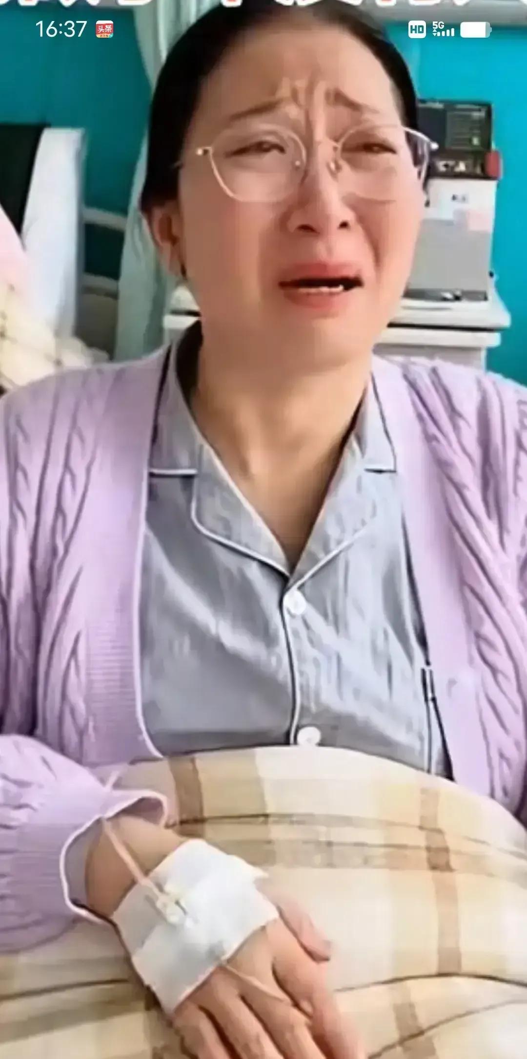 55岁大姐躺在病床上边吊水边哭，说自己年轻时死活不肯结婚生娃，如今发烧都没人递口