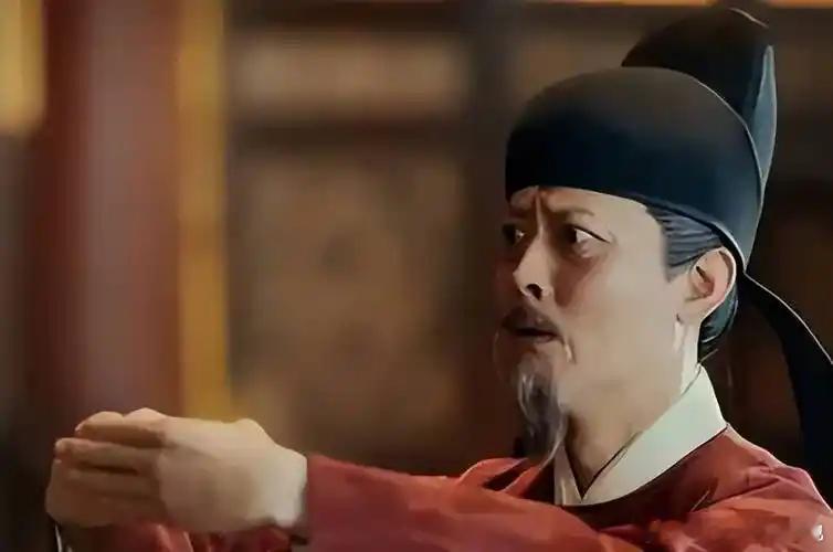 1402年，朱棣军队攻下南京城，旧政权崩塌。夏原吉身为建文朝户部右侍郎，上了朱