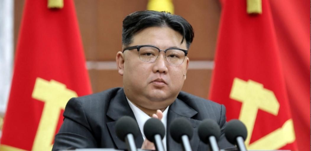 先说头一个，假发和假睫毛。这俩玩意儿看着不起眼，可在2023年直接占了朝鲜对华出