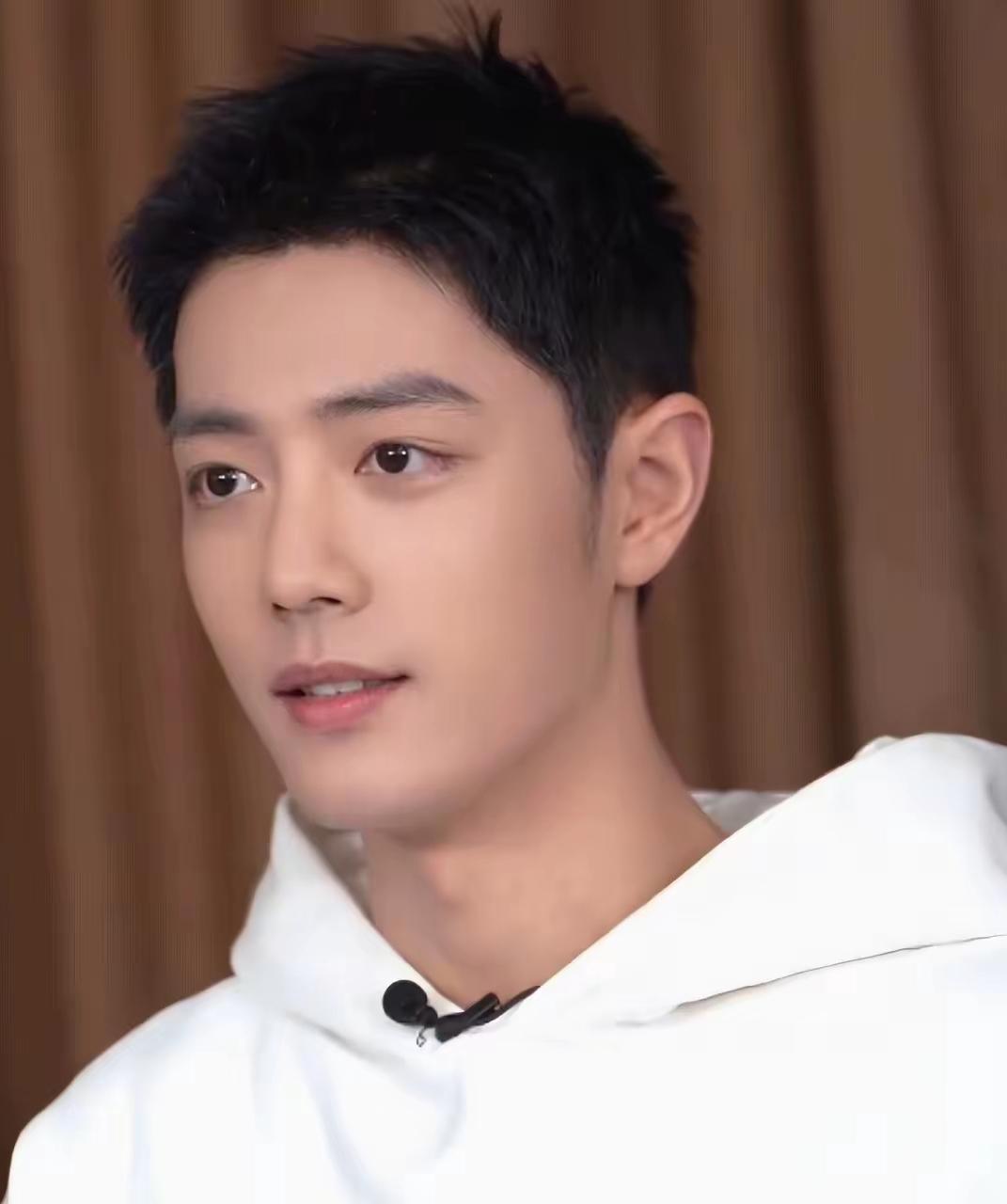 肖战和王一博谁才是内娱首帅，答案应该是肖战是内娱年轻一代的首帅，现在大家总喜吹拿