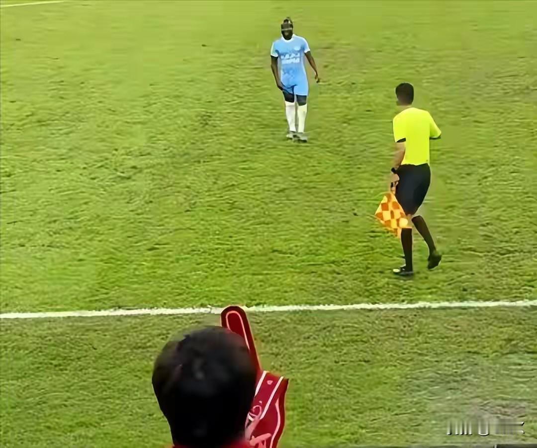 成都警方处罚后，中足联做出决定“重罚”！中超联赛29轮成都蓉城球迷在看台针对河