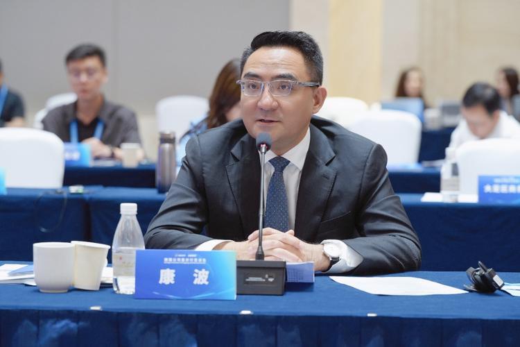 问界专属专营后，赛力斯副总裁康波回应一切9月15日，鸿蒙智行和问界汽车同日发布