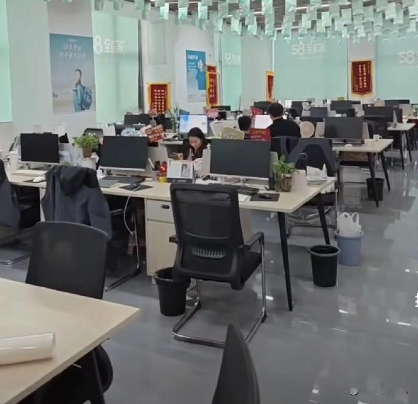 太无语了[捂脸哭]面试通过一个项目经理，工资谈好了，报到时间也都订好了，offer