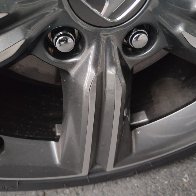 请问你们的新车上面有这个嘛，新车就要车轮定位