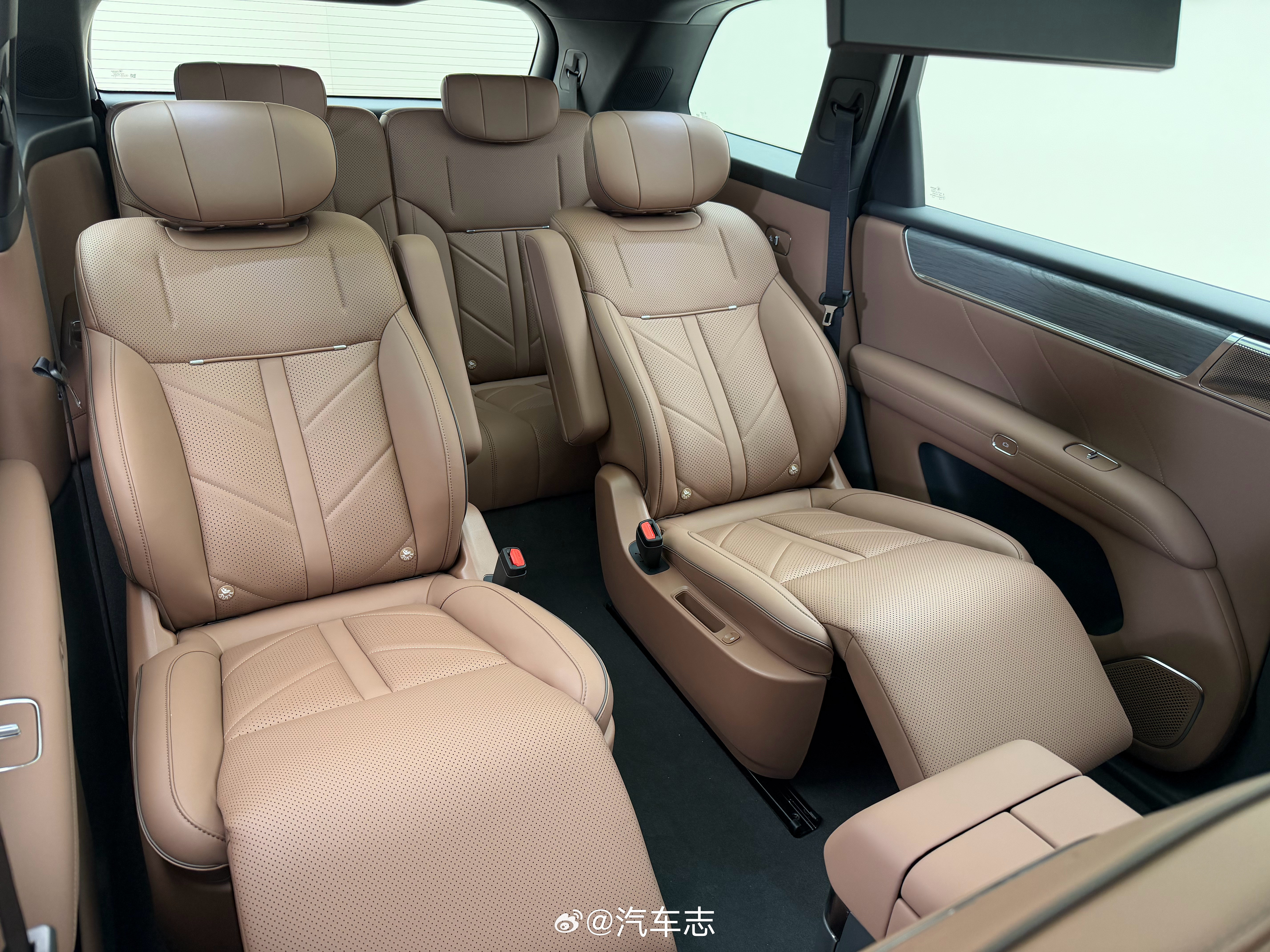 这有可能最便宜的大型SUV，也是五菱最贵的一台车华境S由上汽通用五菱联手华为打造