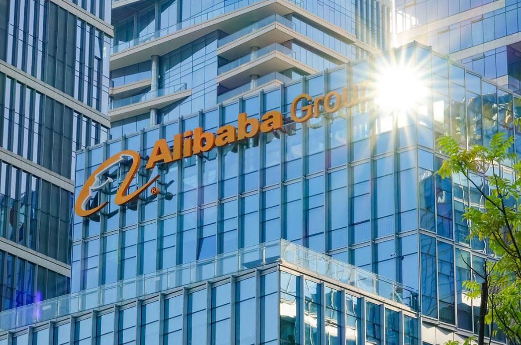 /美国人怎么也想不到中国科技应用一出营造多年的“人设”就崩塌了！