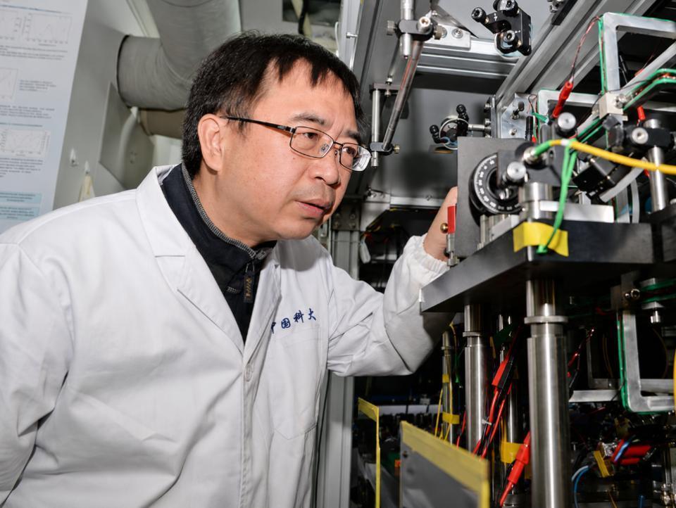 5月13日晚，中国突然甩出一张让整个西方科技界集体失语的王炸！潘建伟院士团队把“