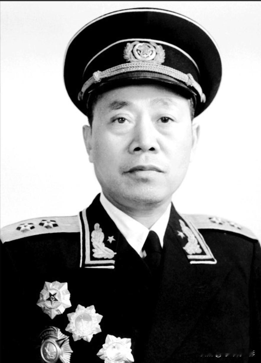 1958年，军委扩大会议上，全场死寂。轮到其心腹陶勇发言，这位战将，是倒戈还是死