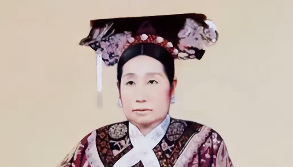 大清灭亡后，李莲英姐姐才敢说出当年实情：慈禧其实不是病死的！1912年的北京城