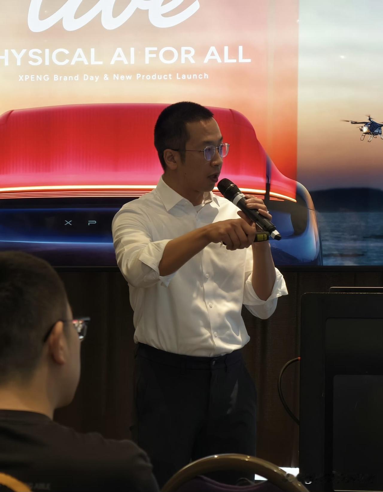 小鹏自动驾驶一号位刘先明：“我们确实有雷达，但我们把雷达用在AEB和AES上