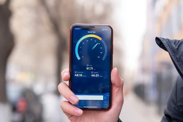 华为用户的执念，藏不住了！身边那帮华为用户，去年还信誓旦旦说“4G够用”，今年