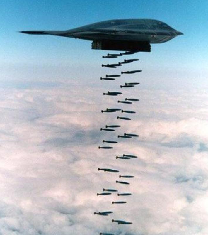 美国B-2轰炸机是中国克星？中国军事评论员直言：“B-2轰炸伊朗全身而退，是因为