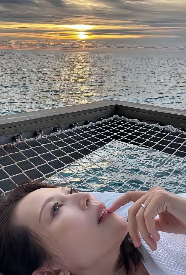 蔡少芬躺在海上的那张网，到底有多贵，扒了一下，真不是普通人能碰的