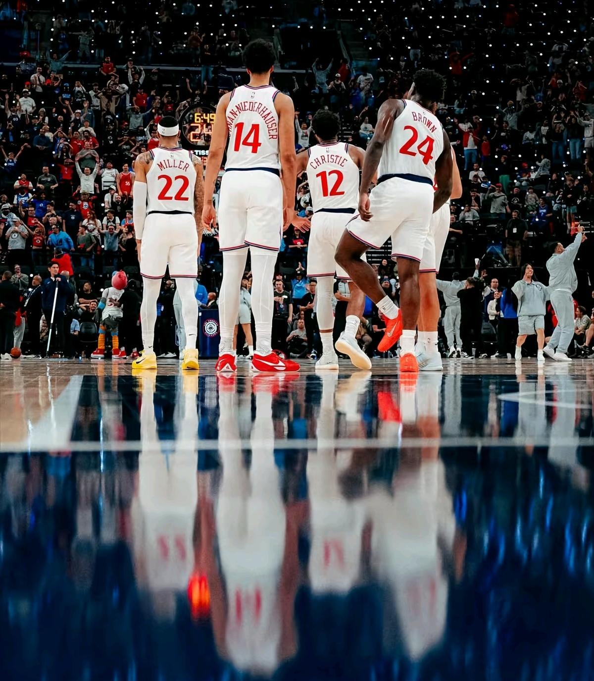 快船三大年轻球员尼克豪泽，科比桑德斯，乔丹米勒鲍尔默难道还不转正吗？还在等什么尼