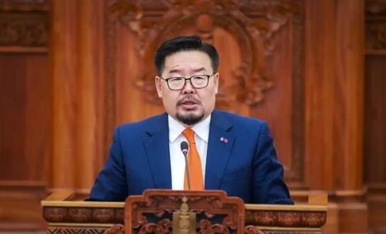 蒙古国新总理一上台就改路线，刚和中国会完就动手整治几十年边境“问题”，从治沙到通