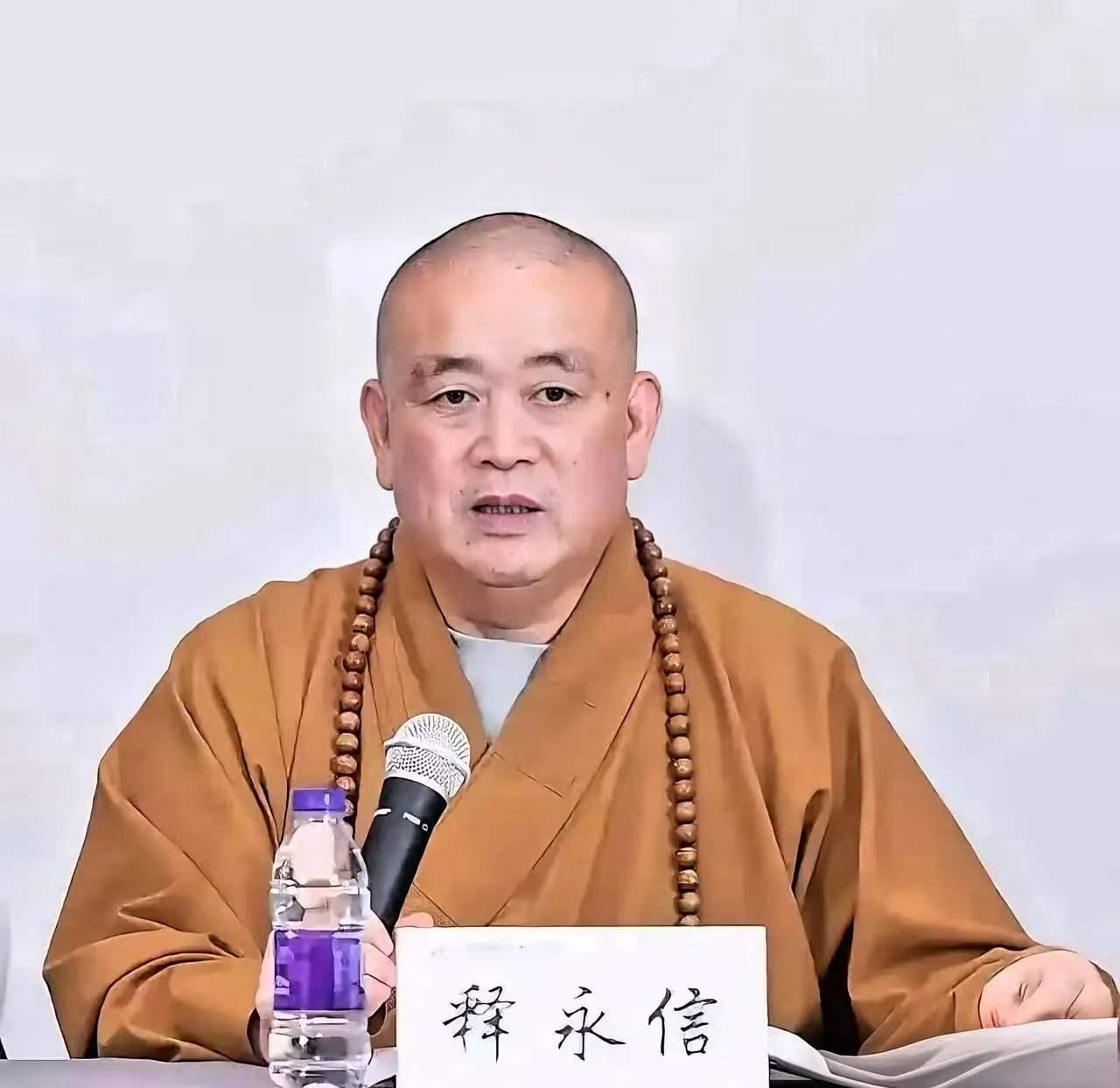 我问我当律师的朋友：“释永信贪了3个亿，才罚350万，这是不是也太少了？”朋友