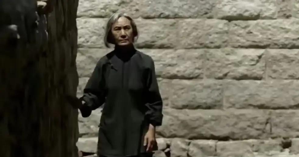 父母爱情中，可能连安杰也没弄懂，江德福对张桂兰那一眼的吝啬，藏着比记仇更深的缘由